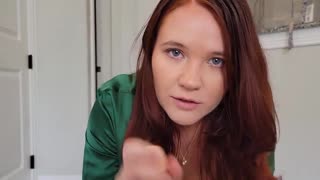 Nežná Annabelle Rogers nabrekne od potreby, želi pomoč