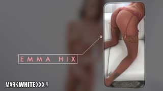 Emma Hix dobiva svoju seksi pičku jebanu u epskoj trojci s doggyjem, dvostrukim pušenjem, slinavom akcijom, misijom, POV-om, pušenjem, dubokim grlom, gušenjem i facijem