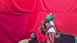 Bangnolly Tv anashiriki nyuma ya pazia na Pujari na mungu mke mrembo