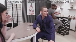 Cita Tinder Caótica con Anna De Ville en Anal Salvaje 8on1 Duro