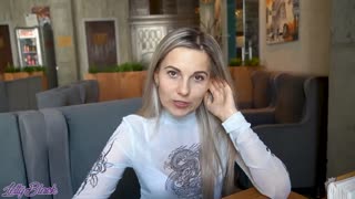 Jsem rozčilená s Letty Blackovým dálkovým vibrátorem v přeplněné kavárně