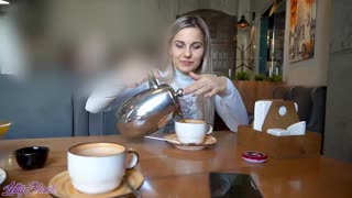 Olen värisevä Letty Blackin etävibraattorista täydessä kahvilassa