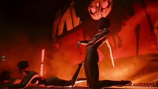 Tre atletiske cheerleaders stjæler showet på et vildt natklub-gulv