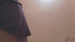 Femme malaisienne profite d'un moment intime en chambre