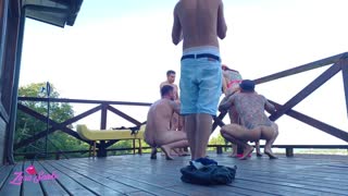 யுனிவர்சிட்டி மாணவர்களின் டார்மிட்டரி டெக்கில் கசிந்த சோதனை கடுமையான த்ரீசோம் செயலுடன்