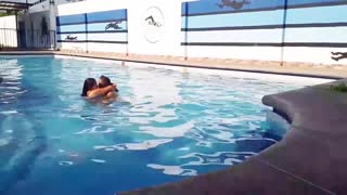 Seduced na Chubby Housewife para sa Public Pool Pounding! Busty Latina Slut na Tinanggap ang Dick Ko sa Tubig