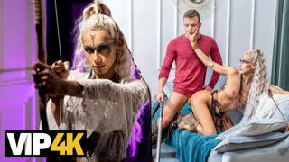 Hej babe, ignorera mig, denna blonda latinska i cosplay används vilt och fritt