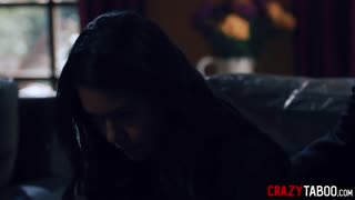 FIIU VITREG FUTĂ MILF DESPERATĂ DANA VESPOLI DUPĂ CE ÎMBRACĂ UNIFORMA VITREGULUI