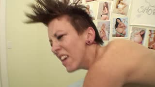 سپر پتلی اماتور پنک لڑکی، کیا آپ اس کی پہلی انٹیر ریسل سنبھال سکتے ہیں؟