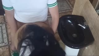 Uy, gusto makita paano bang classmate sa banyo recess?