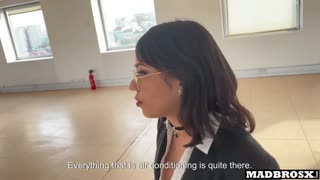 Agentka Nieruchomości Zostaje Mocno Wywiercona Podczas Wizyty i w Toalecie, By Zamknąć Umowę