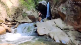 Ei, Confere a Lilyan, Latina Sexy se Despindo no Rio