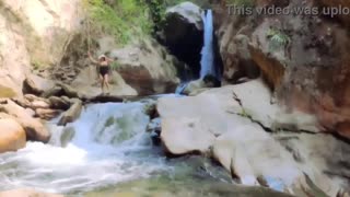 யோ, லிலியன், செக்ஸி லத்தினா ரிவரில் ஸ்ட்ரிப்பிங் செய்கிறாள்