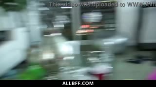 Bayangkan Kawan Perempuan Ini Ubah Parti Jadi Foursome Liar di Hotel