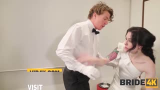 هی، می‌توانی باور کنی چقدر این بالرین انعطاف‌پذیر با دست‌کار داغ می‌شود؟