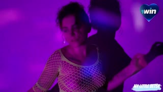 Wow! Nilikutana na Stunner kwenye Night Club, Nilimfanya HARD na Kumaliza Katika Mdomo Wake