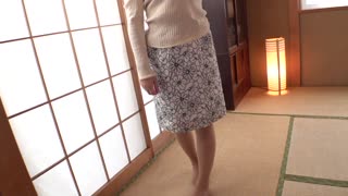 Mujer japonesa hermosa y tetona