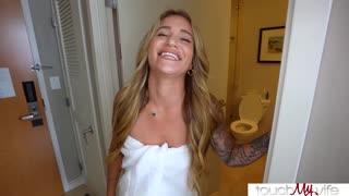 Partager Athena Anderson, ma Hotwife, avec l'assistant d'hôtel pour un threesome intense - TouchMyWife