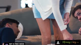 Naskládaná MILF Pristine Edge chycena v drsném voyeur trojici s kamarádem, vedoucí k špinavému deepthroat a cum na prsa