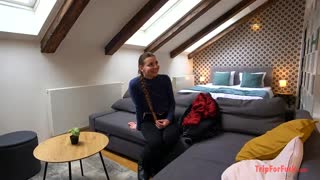 Co się dzieje przy creampie europejskiej dziewczyny z warkoczami w POV?