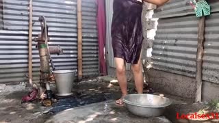 La esposa de pueblo es follada al aire libre por amigo