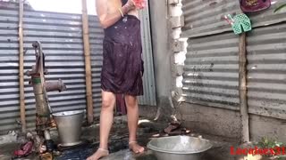 গ্রামের স্ত্রী বন্ধুর দ্বারা আউটডোরে পাউন্ডেড হয়