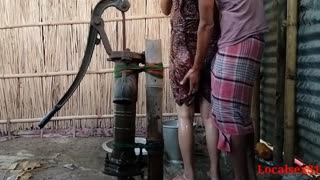 Video venkovské manželky dostávající venku od kamaráda