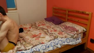 سکس‌تیپ زوج آماتور با بوسیدن پرشورش