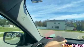 Hej, pogledaj Katie Cai kako se pokupi za divlju akciju!