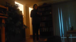 Wanandoa amateur wanacheza ballbusting kali nyumbani