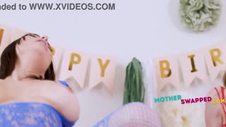 Taberjomfruer bliver vilde med McKenzie Lee og Aviana Violet