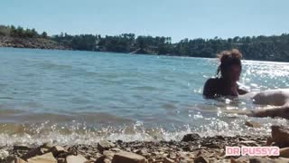 Ssałam tego wytatuowanego kutasa w wodzie prosto przed turystami na łodzi późnym popołudniem!