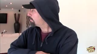 Elle a Joué Gentil Pendant Leur Festin Anal Intense