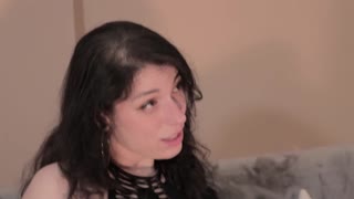 Invalidnost - vključujoča odrasla vsebina z adaptivnimi scenariji in raznolikimi udeleženci v seks videih