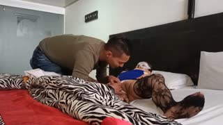 メキシコでベネズエラ痴女妻、ハズバンドのフレンド1とスリーサム、フルオンXRED/シアー