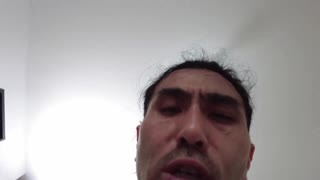 Analna kučka ponovno razjapljuje rastegnutu guzicu