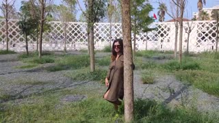 Fiquei Atordoado Vendo Essa Morena Curvilínea Mostrar Seus Peitos Enormes Publicamente na Cidade