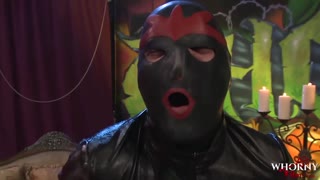 ਮਸਕਡ ਗਾਏ ਆਦਮੀ ਪੁਲਿਸ ਅਫ਼ਸਰ ਨਾਲ ਇੱਕ ਰੋਮਾਂਚਕ ਹਾਰਡਕੋਰ ਥ੍ਰੀਸੋਮ ਵਿੱਚ ਸ਼ਾਮਲ ਹੁੰਦਾ ਹੈ