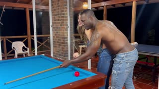 강렬한 풀 베팅이 두 개의 거대한 자지로 거친 섹스로 이어진다 - 파트 1