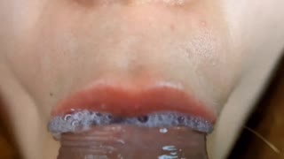 Ekstremni bližnji posnetek oralnega užitka