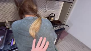 Dormmate Dívka Bere Sperma Do Úst a Vlasů, Kuchyň Prázdná 😜