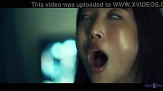 Asiatisches Mädchen wird Sperma-Süchtige in wildem Sex-Trailer