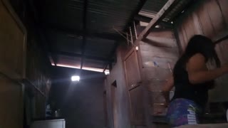 Brudna busty MILF traci wstyd i robi żywe porno dla chłopaka, połykając pianę z ust!