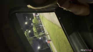 Göğüsleri büyük sarışın teslimatçıya amını teslim ediyor ve kamerada erkek arkadaşını tahrik ediyor - Aline Novak