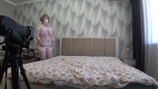 Как моята закръглена MILF съпруга записва своето анално видео. Големият задник в секси гащи свършва яко пред камерата!