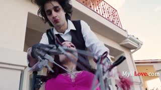 Dvě horké milf šukají pesí pozici