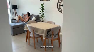 화난 남편이 포르노 보는 나를 벌주기 위해 내 보지를 망가뜨리는 비디오