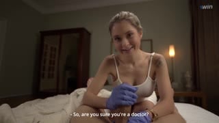 Štíhlá bujná sestra jezdí na obřím ptákovi pro první pomoc v POV