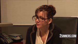 विंटेज क्लासरूम में बोल्ड स्टूडेंट टीचर और प्रोफेसर वाइफ को थ्रीसम के लिए सेड्यूस करता है