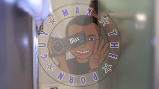 Jayden Black jezdi Sybian do hitrega orgazma in gre še za enega